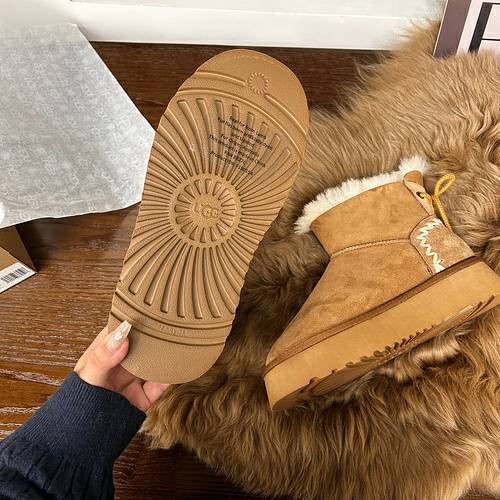 Picture of UGG Shoes Women _SKUfw147794508fw